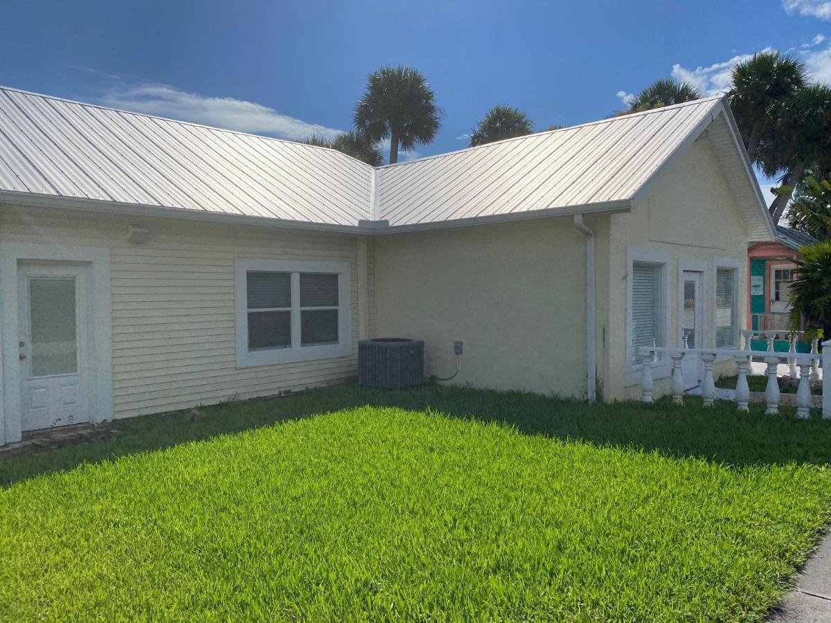Caribbean Shores Waterfront Resort Jensen Beach Exterior photo
