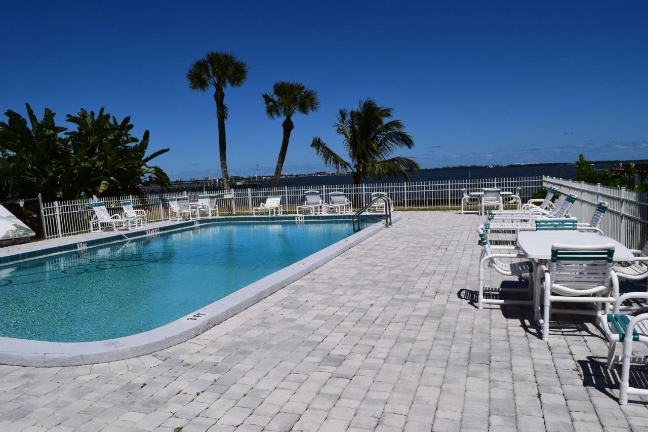 Caribbean Shores Waterfront Resort Jensen Beach Exterior photo